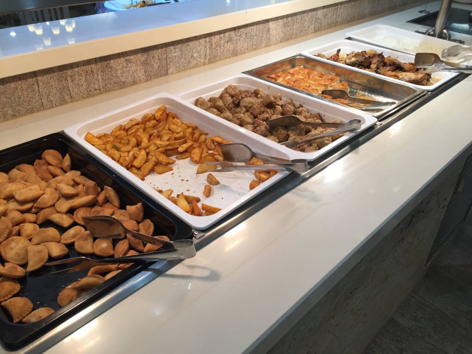 Übriggebliebenes vom Mittagsbuffet, Abends servier Playacanela Hotel