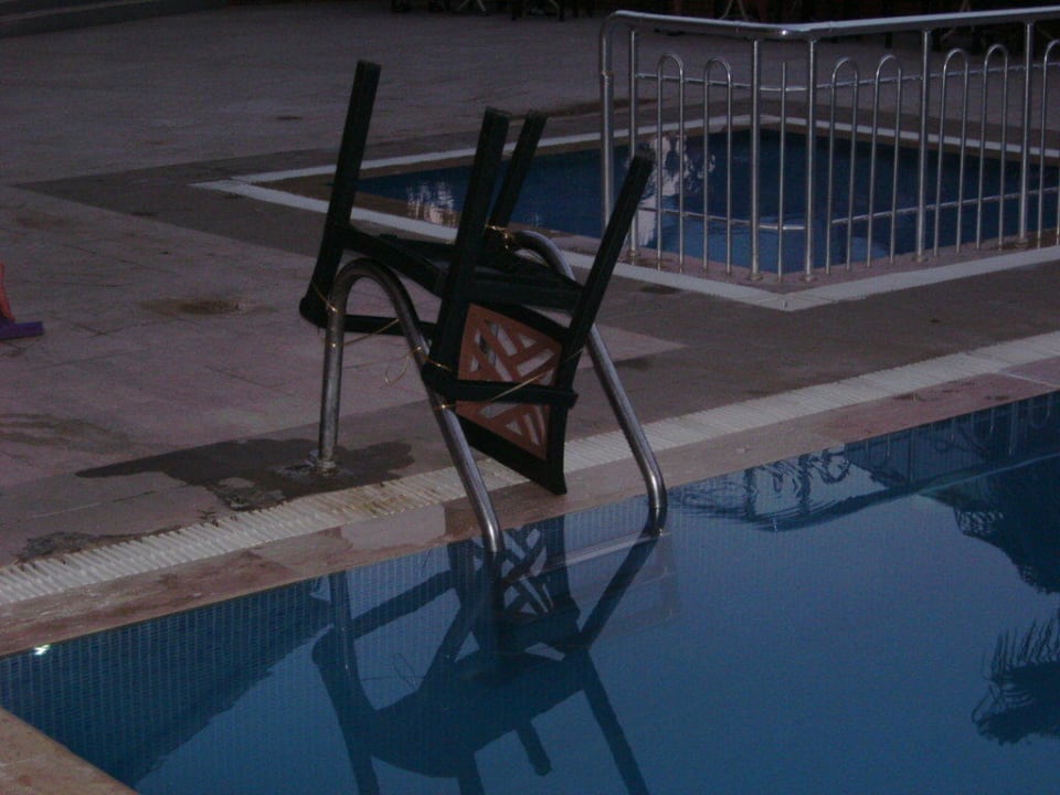 Leiter am Pool Club Hotel Anjeliq