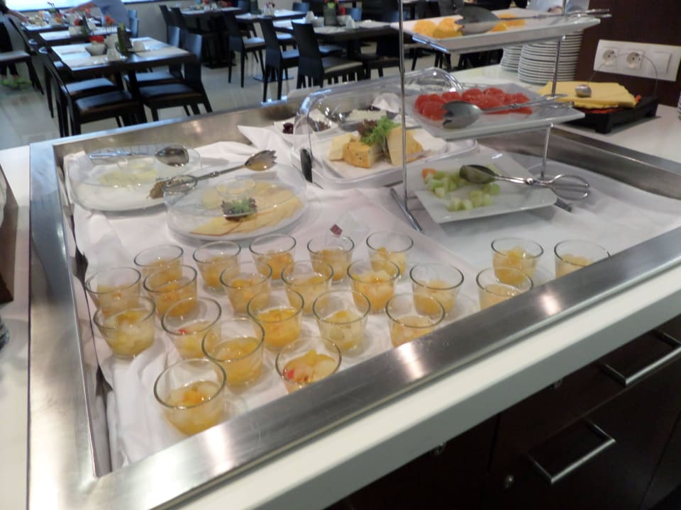 Obst und Käse AC Hotel by Marriott Bratislava Old Town