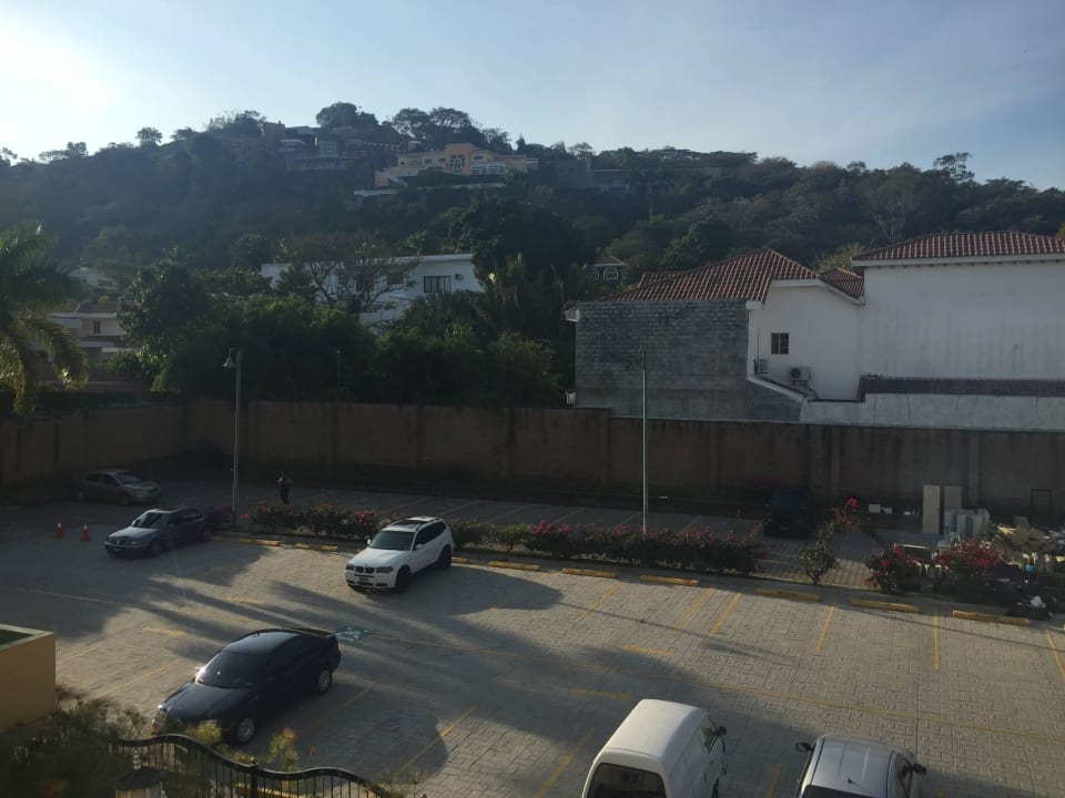 Blick in die Berge Beverly Hills Hotel & Suites