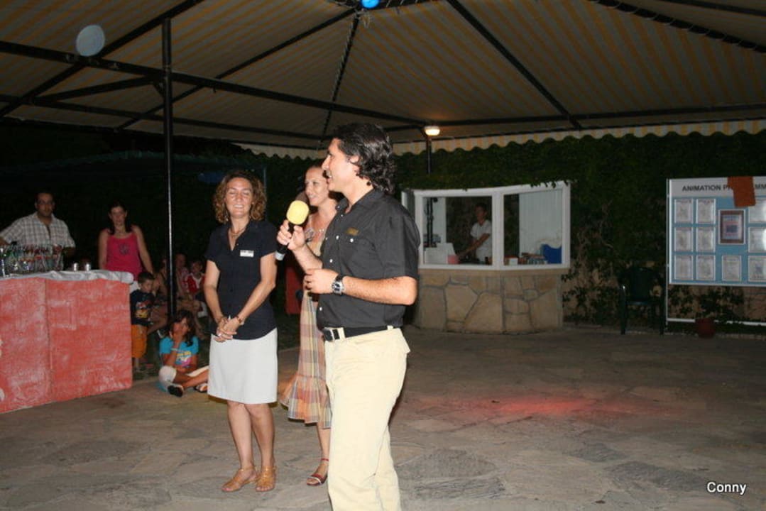 Der Manager stellt sein Personal vor Monachus Hotel & Spa