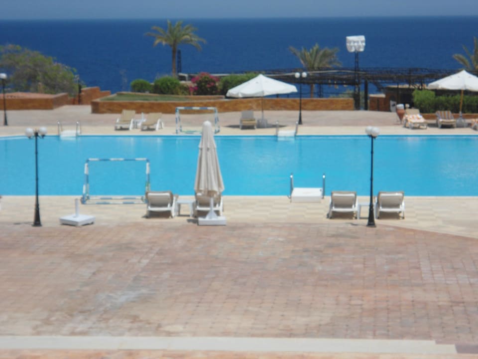 Pool Le Mirage New Tower