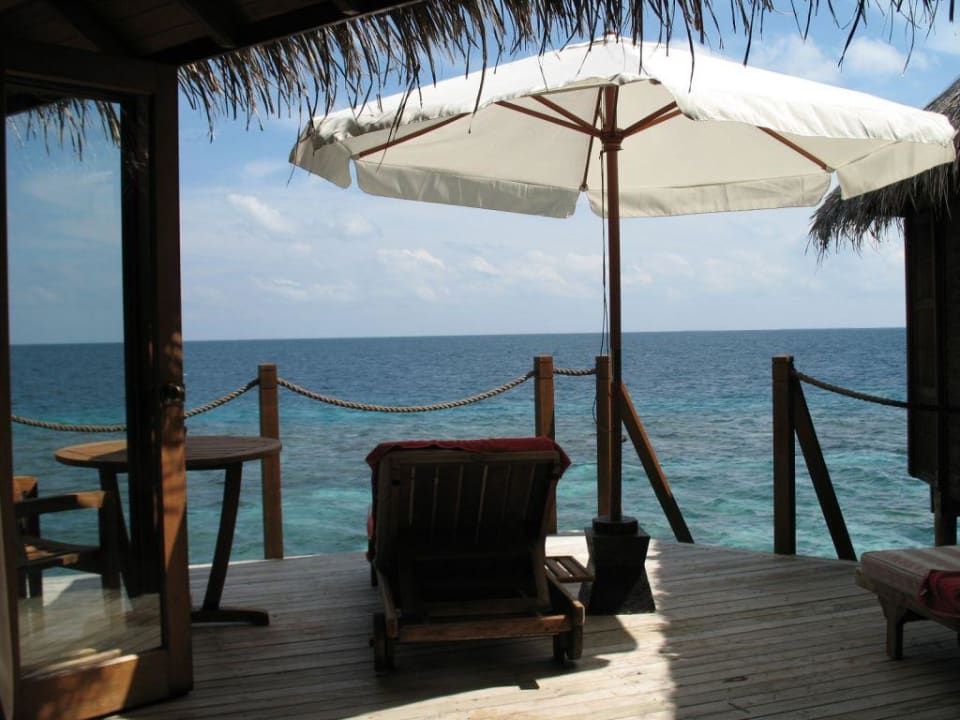 Terrasse Wasserbungalow Mirihi Island Resort