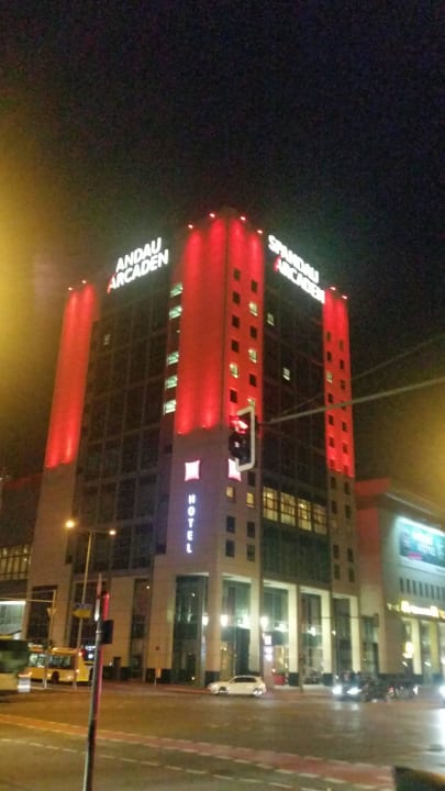 Totel von ausen sehr schön Ibis Hotel Berlin Spandau