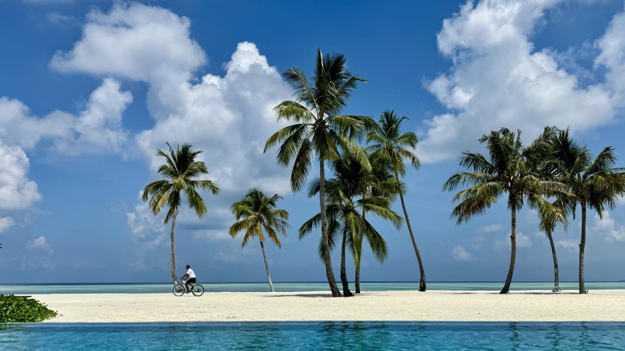 Pool Pullman Maldives Maamutaa - All-Inclusive Resort - 50% off Domestic Transfers