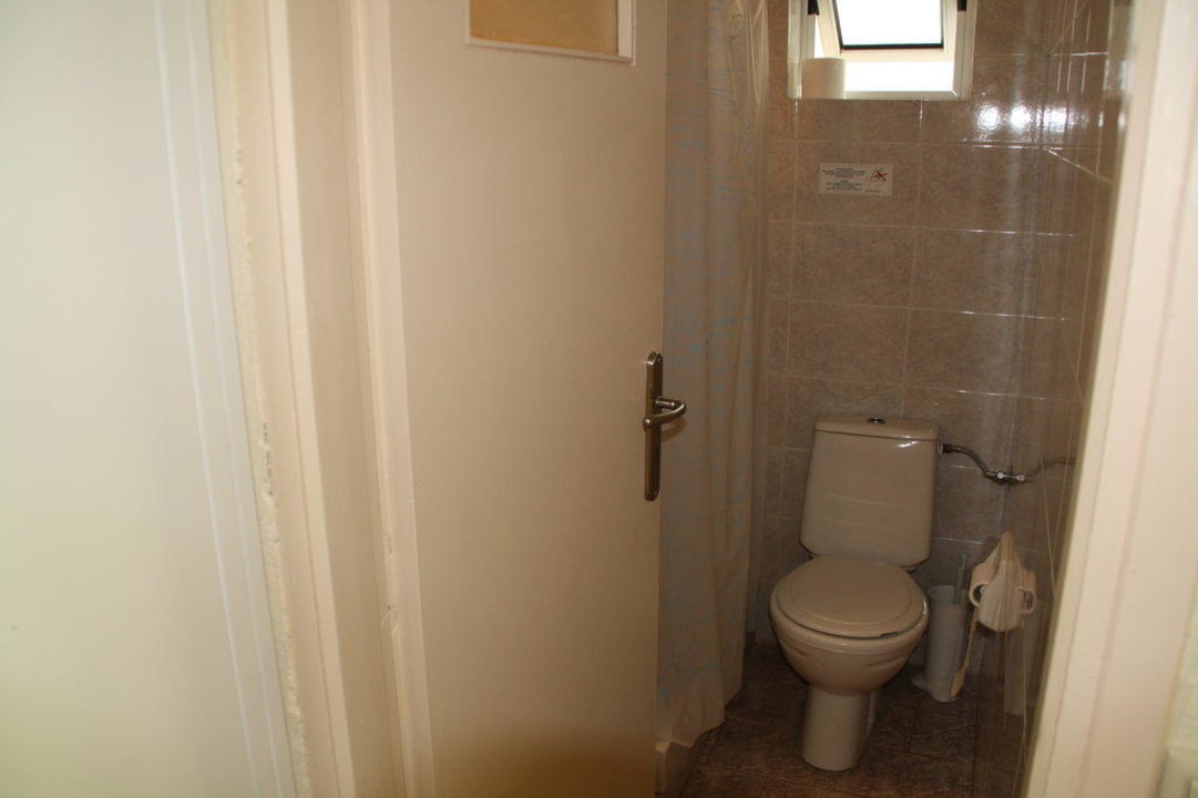 Badezimmer total beengt Apollo Hotel I & II