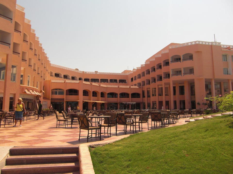 Das Hotel vom Strand aus Albatros Sharm Resort