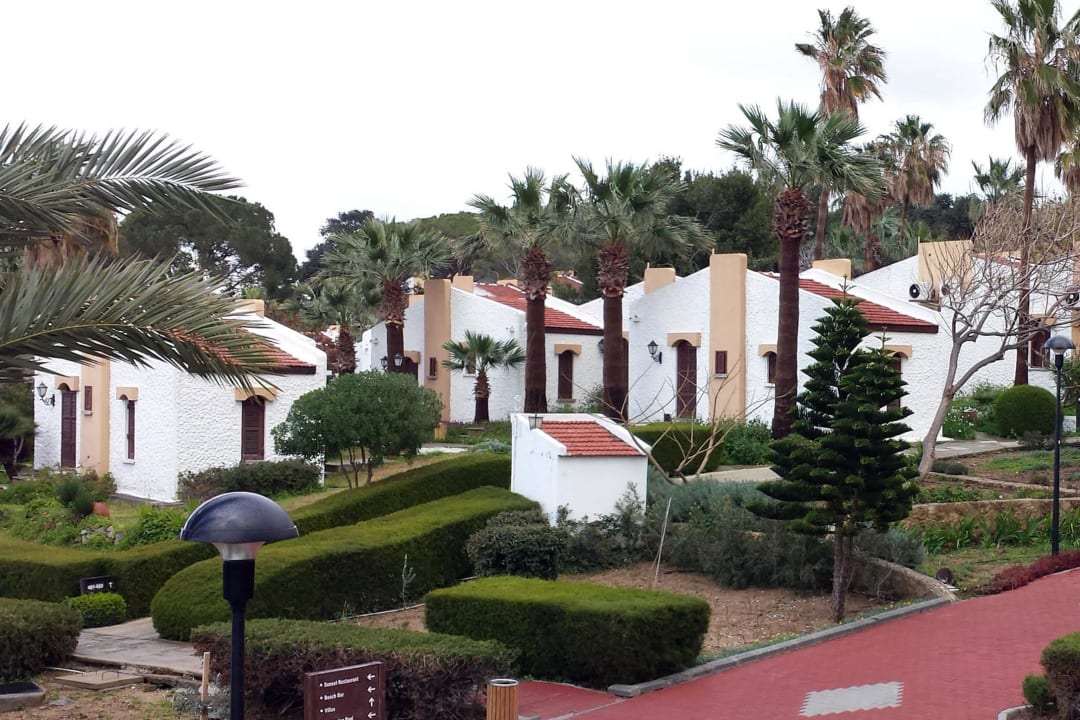 Blick auf die schönen kleinen Ferienhäuser Acapulco Beach Club & Resort