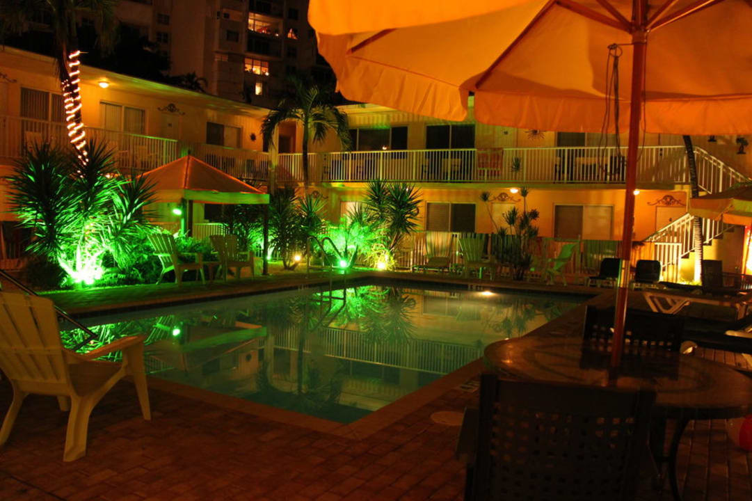 Piscine - la nuit Hotel The Cocobelle Resort