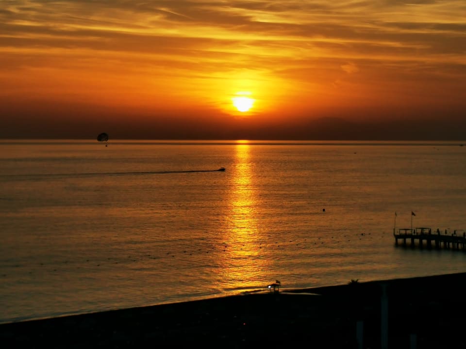 Strand Starlight Resort Hotel