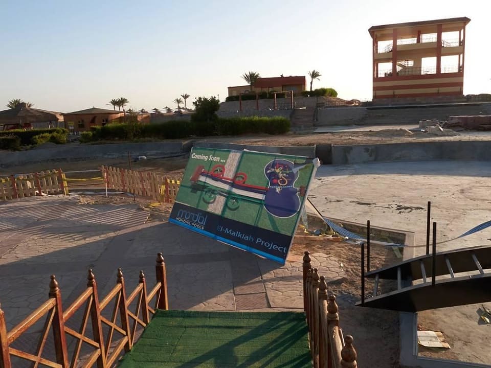 Baustelle Rutschenanlage Malikia Resort Abu Dabbab