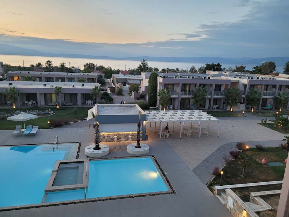 Strand Alea Hotel & Suites