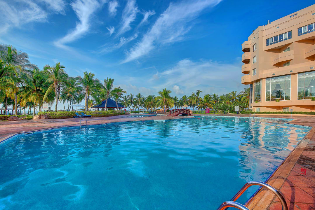 Pool Crowne Plaza Salalah