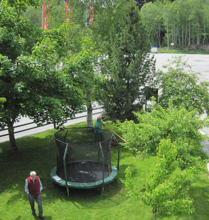 Vor dem Restaurant Hotel Ucliva