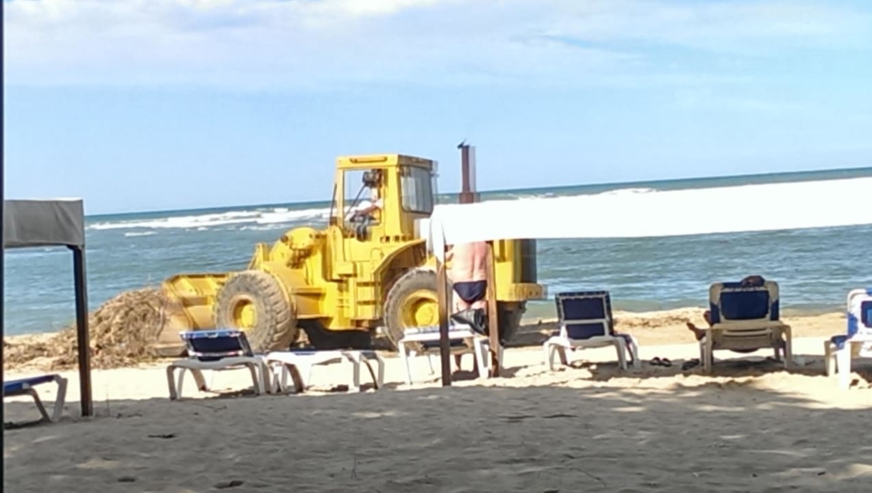 Strand verschmutzt, Plastik usw. Marien Puerto Plata