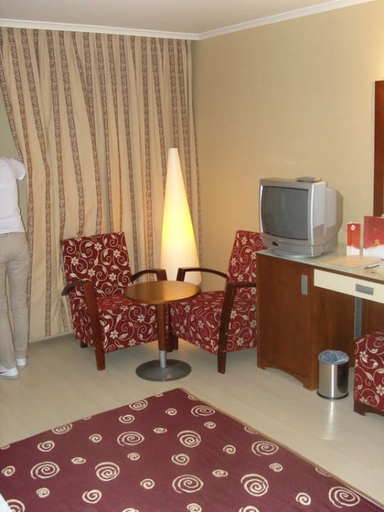 Wnętrze pokoju rodzinnego Belek Beach Resort Hotel