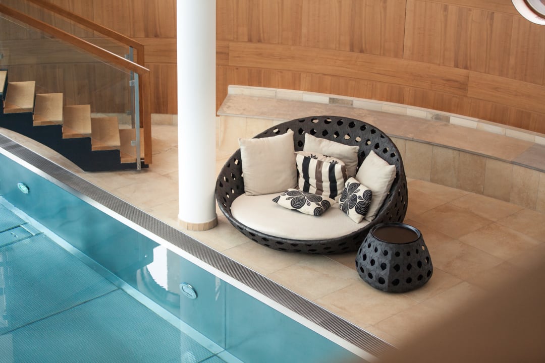 Pool Schlosshotel Fiss