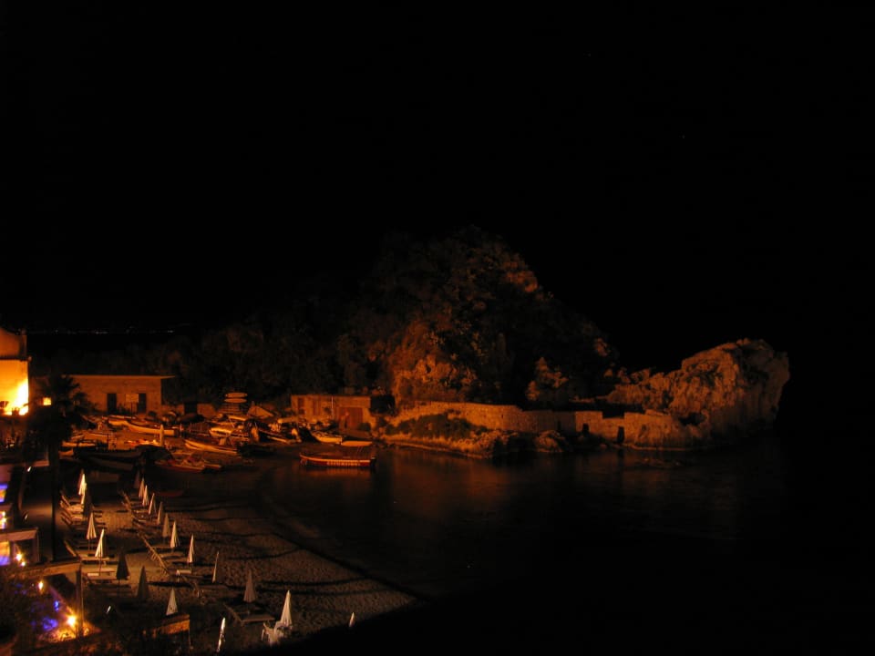 Blick Nachts vom Balkon voraus Mazzaro Sea Palace