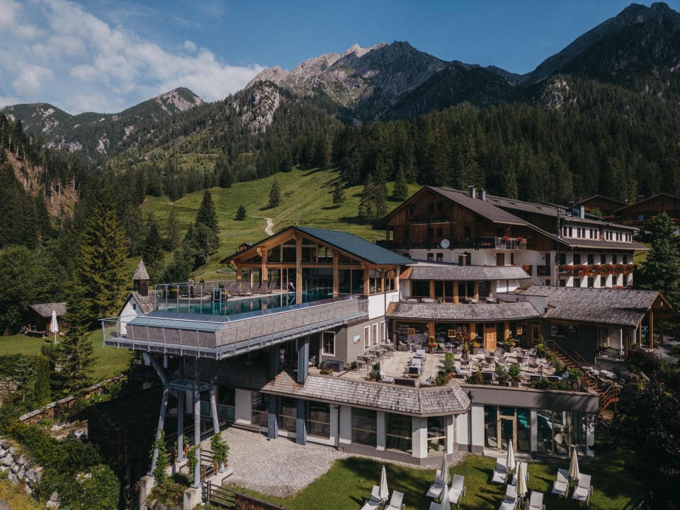 Außenansicht Almwellness-Resort Tuffbad