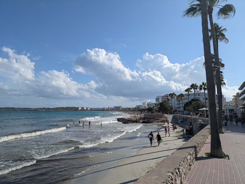 Strand Tropicana Hotel