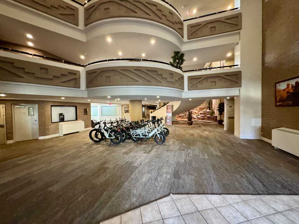 Zimmer Courtyard Page at Lake Powell