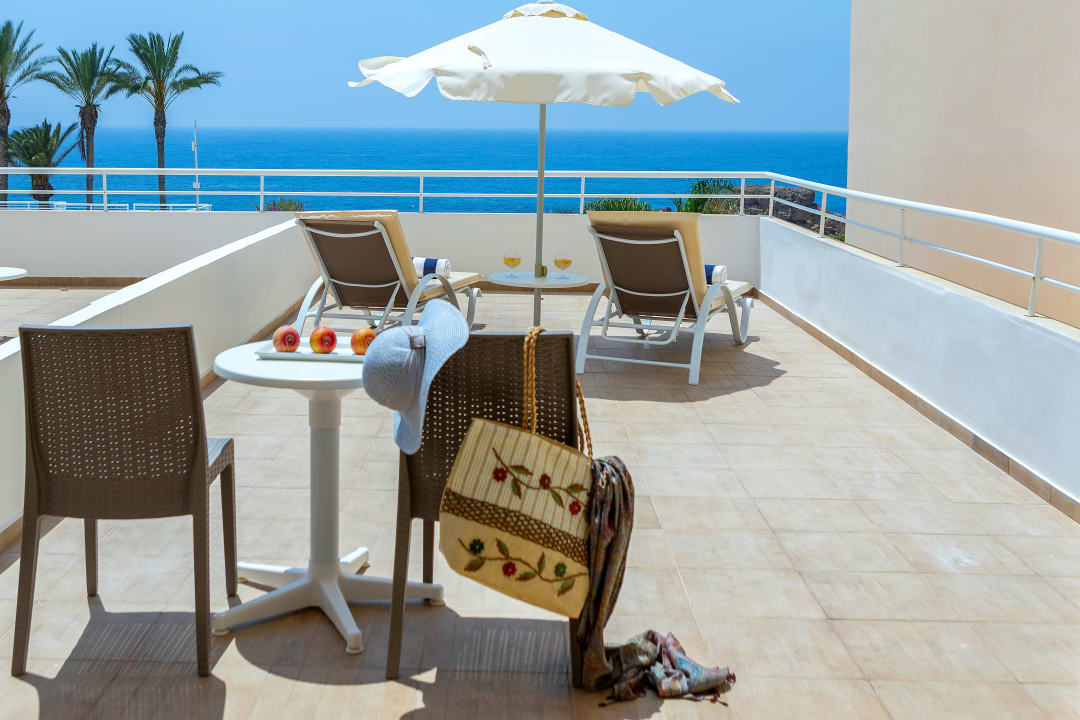 Zimmer Queen's Bay Hotel