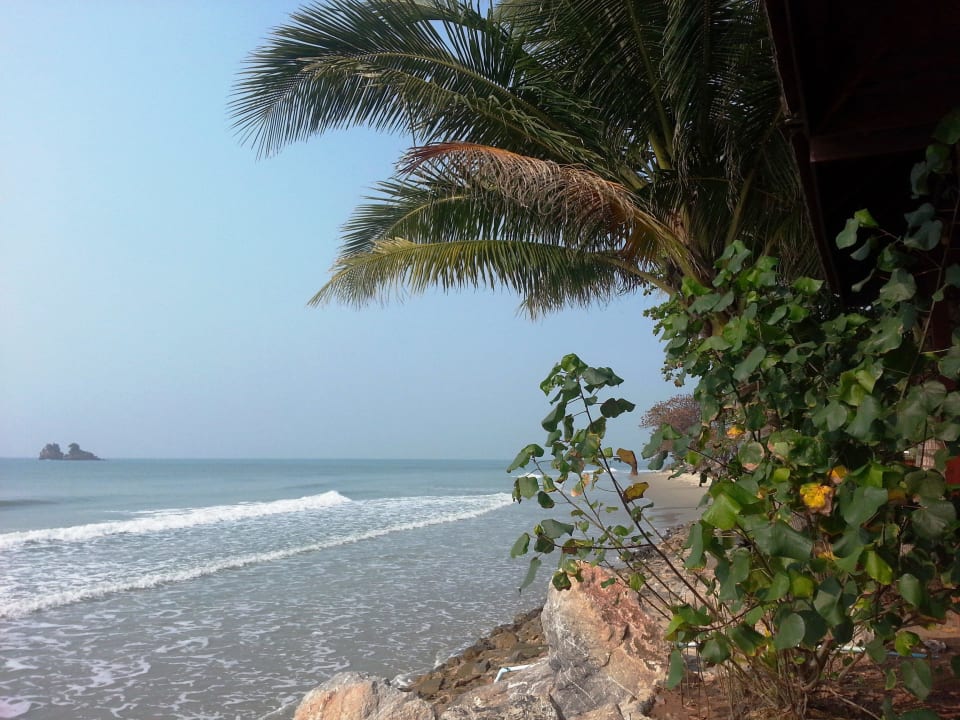 Strand bei Flut Lomtalay Chalet Resort