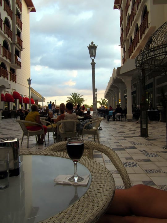 Im Innenhof Quattro Beach Spa & Resort