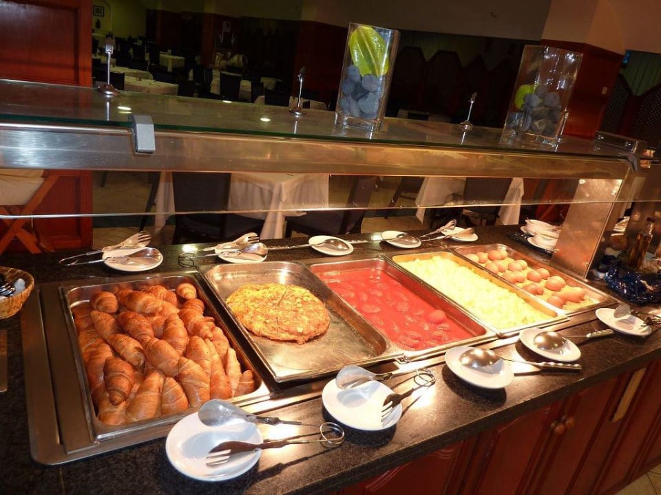 Büffet optisch gut, Essen gut BLUESEA Lagos de Cesar