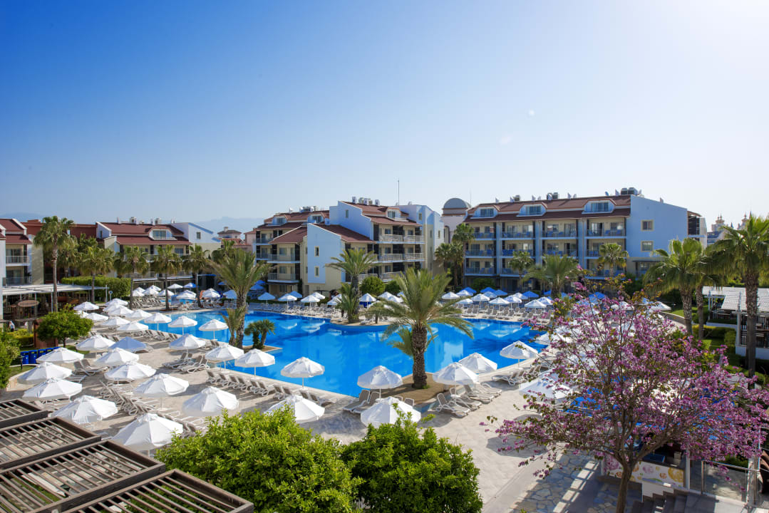 Pool Barut B Suites