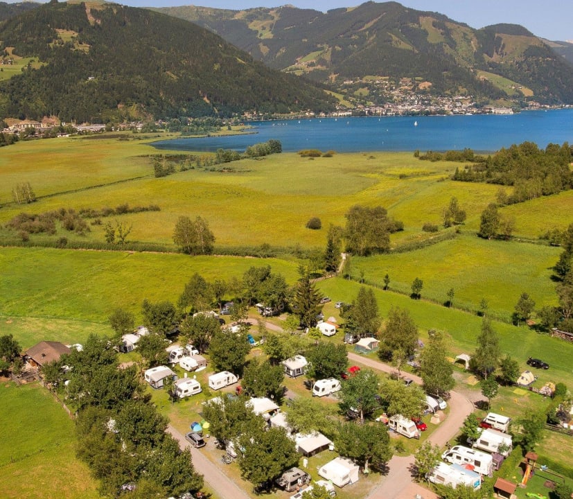 Blick in Richtung Badestrad am  Zeller See Panorama Camp Zell am See