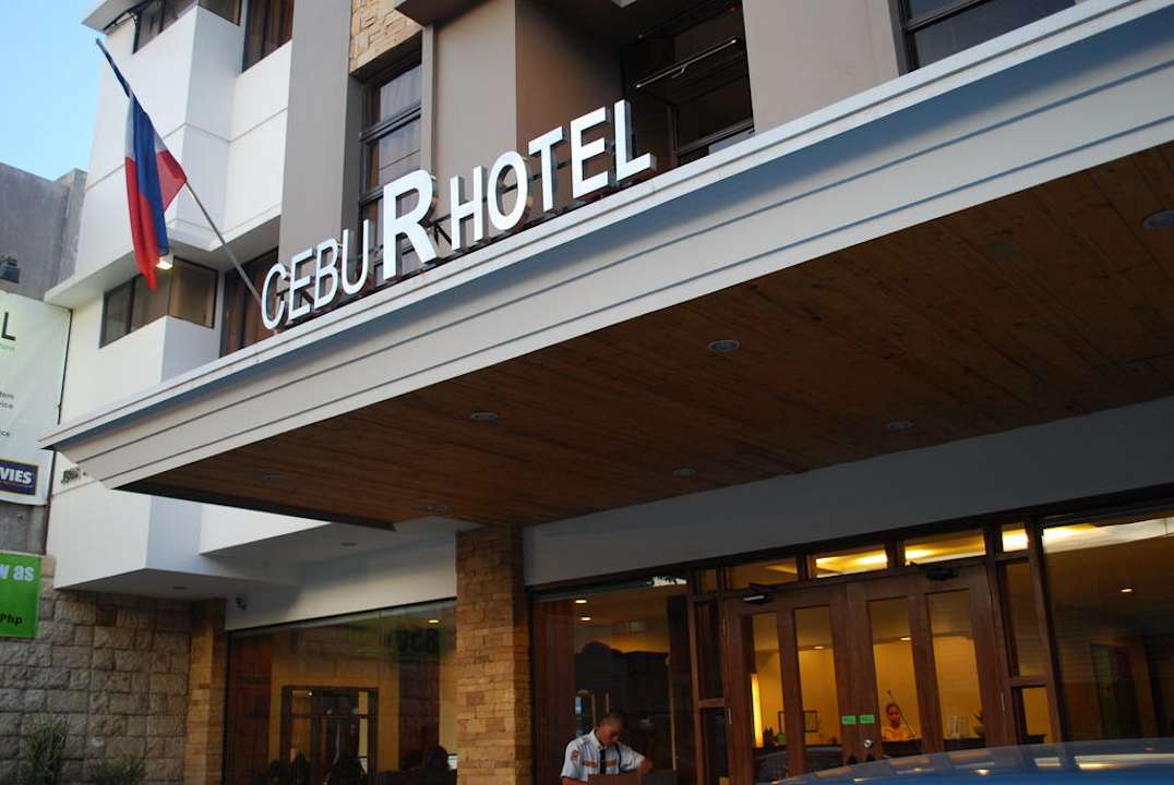 Entrance to the hotel Cebu R Hotel