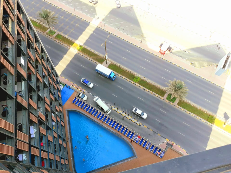 Pool Wyndham Garden Ajman Corniche