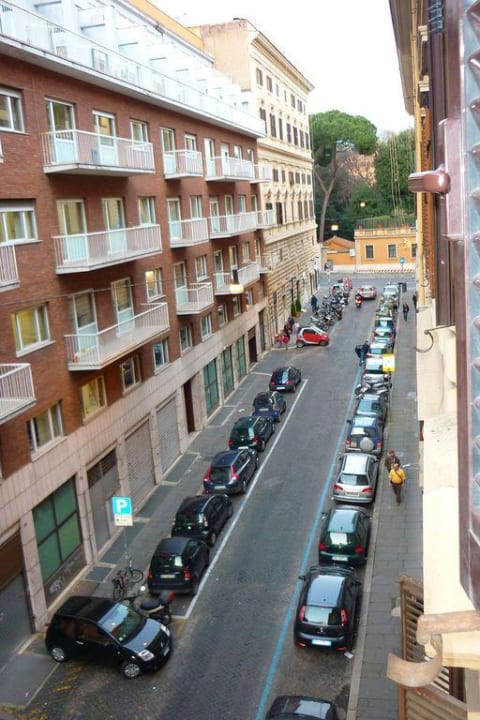 Blick aus dem Hotelfenster nach rechts Hotel Ercoli