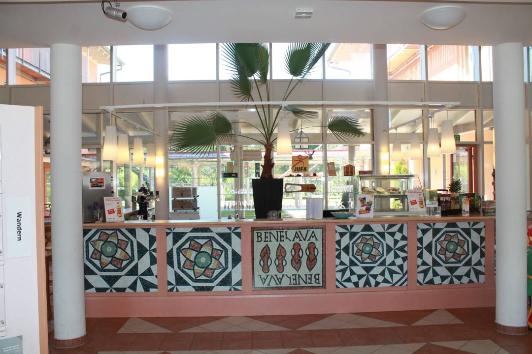 Bar im Eingangsbereich JUFA Familienresort Kempten