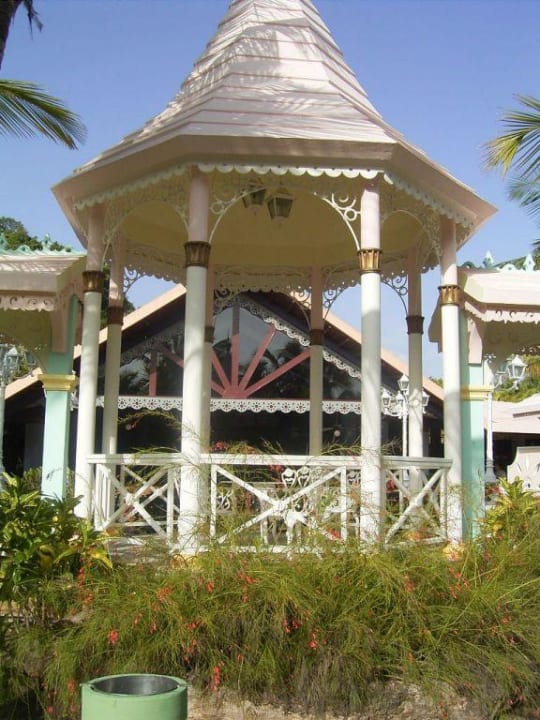 Pavillion Playabachata Hotel