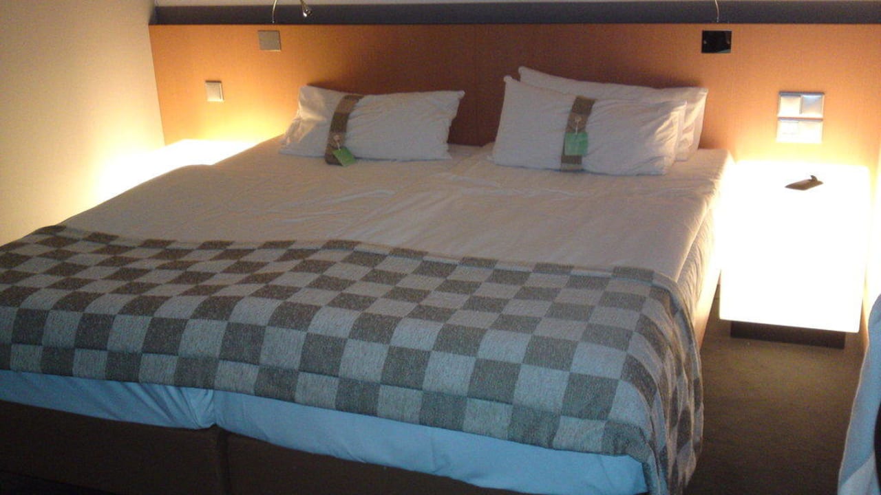 Traumhaftes Bett Holiday Inn Wien - City