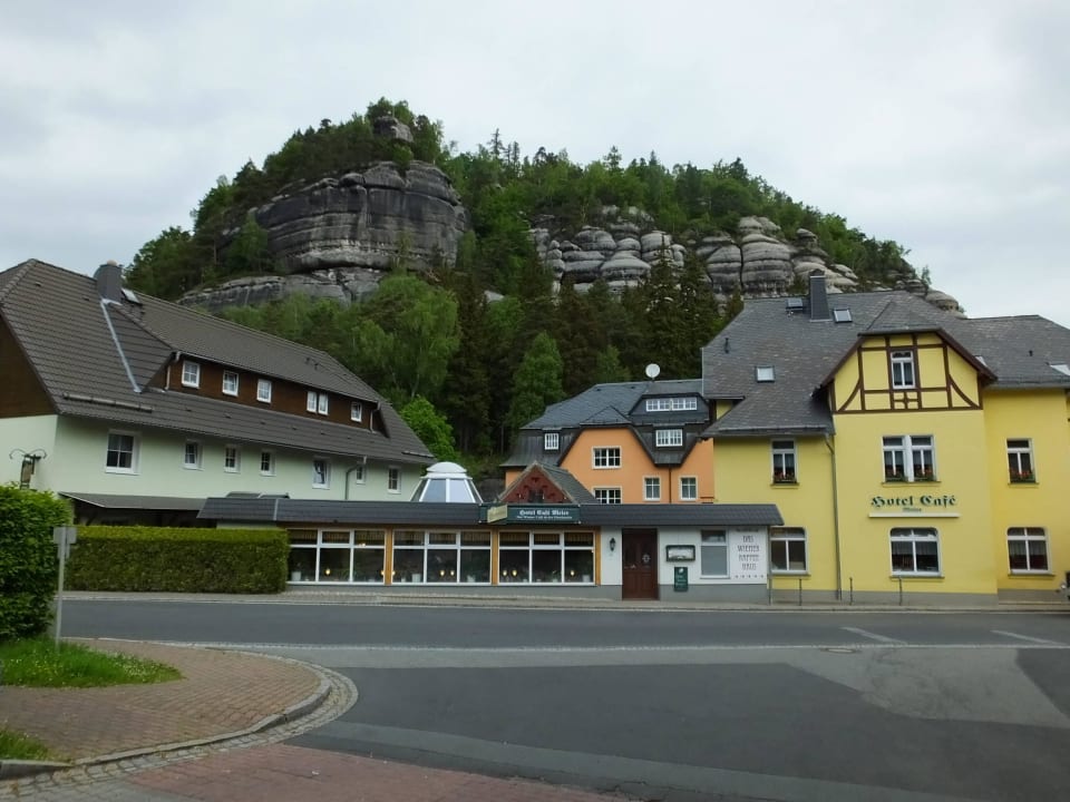 Hotel mit Blick zum Oybin Land-gut-Hotel Café Meier