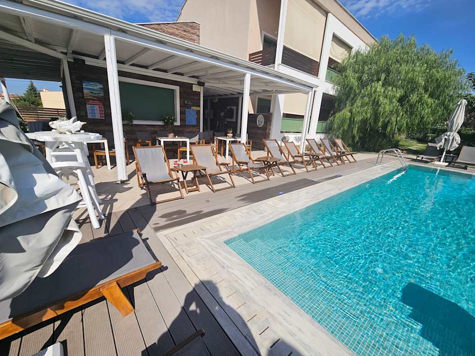 Pool Alegria Suites