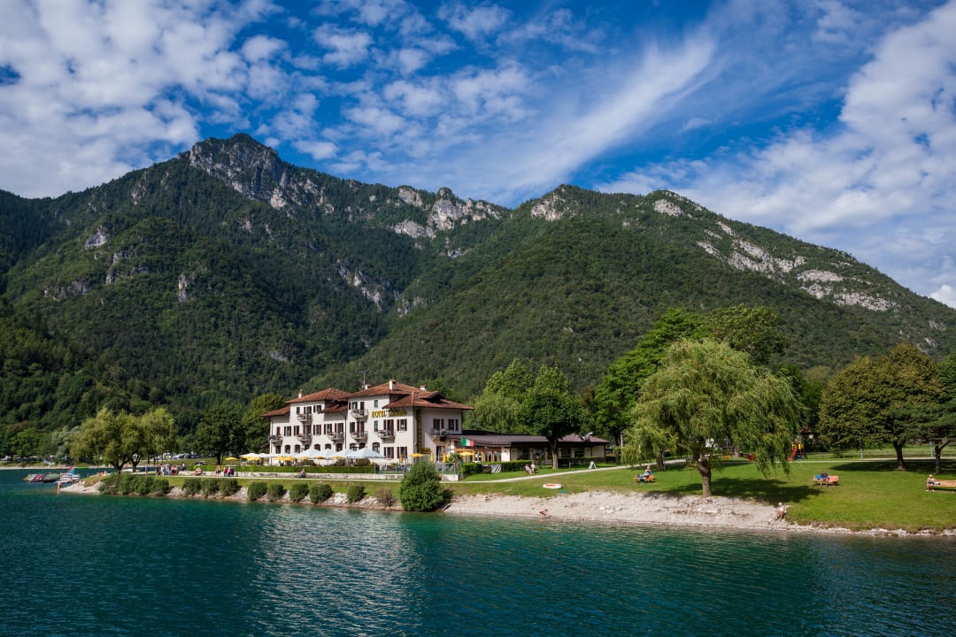 Außenansicht Hotel Lido Ledrosee