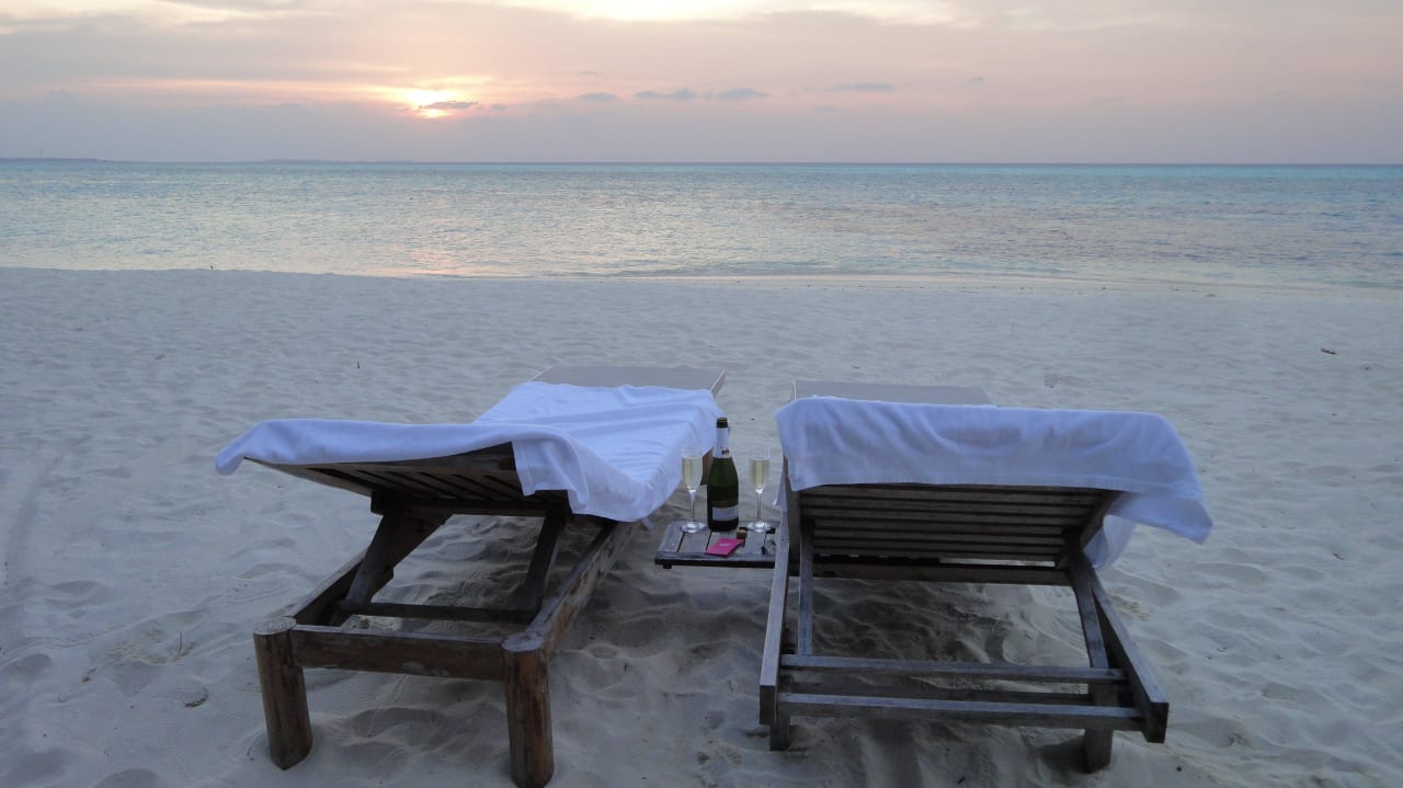 Eigene Liegen am Zimmerstrandabschnitt LUX South Ari Atoll