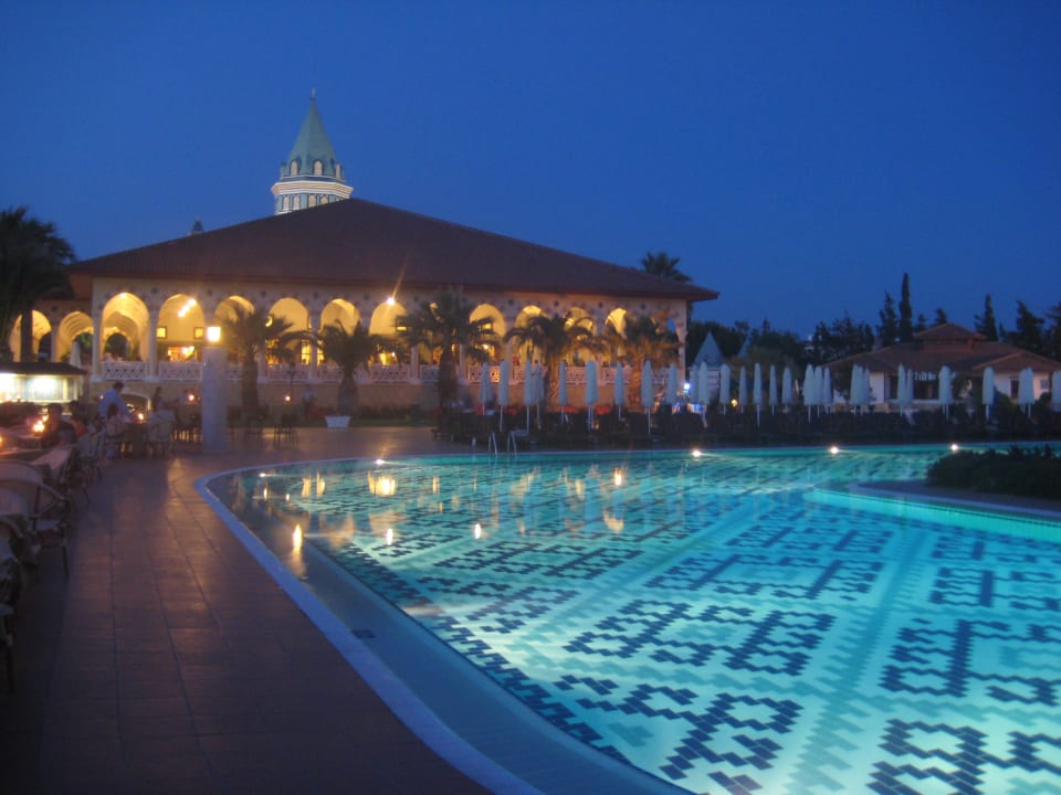 Hauptrestaurant und Pool Ali Bey Club