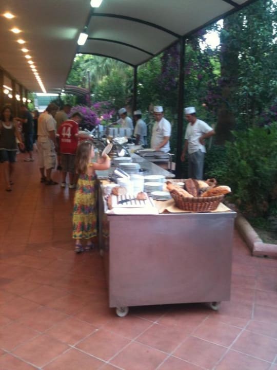 Die Köche kochen leckere Speisen Hane Family Resort