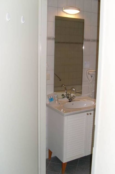 Das Bad vom Schlafzimmer aus aufgenommen Fletcher Duinhotel Burgh Haamstede