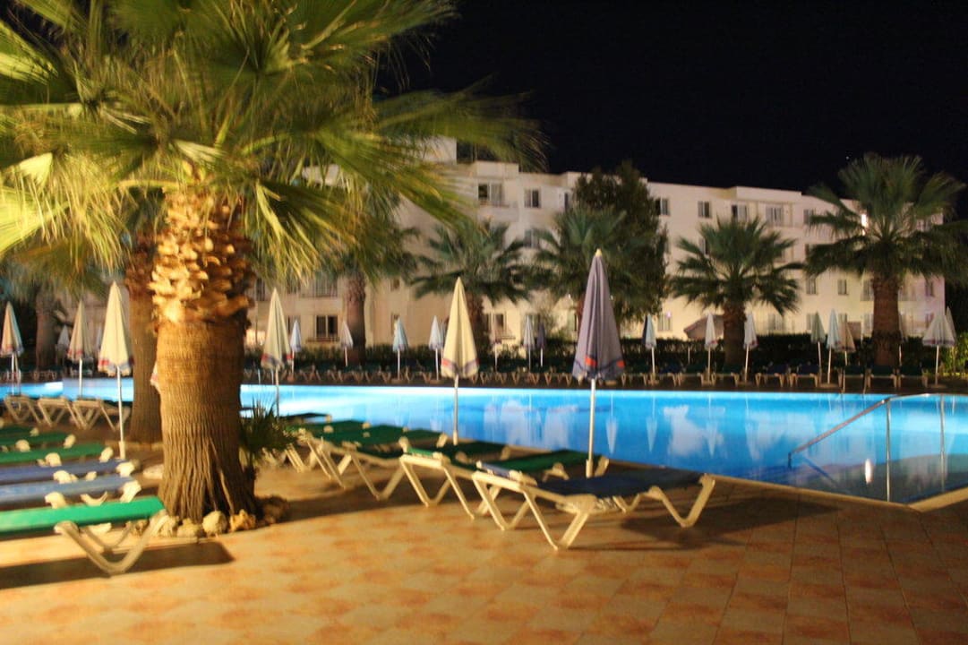 Standpool am Abend allsun App.-Hotel Orient Beach