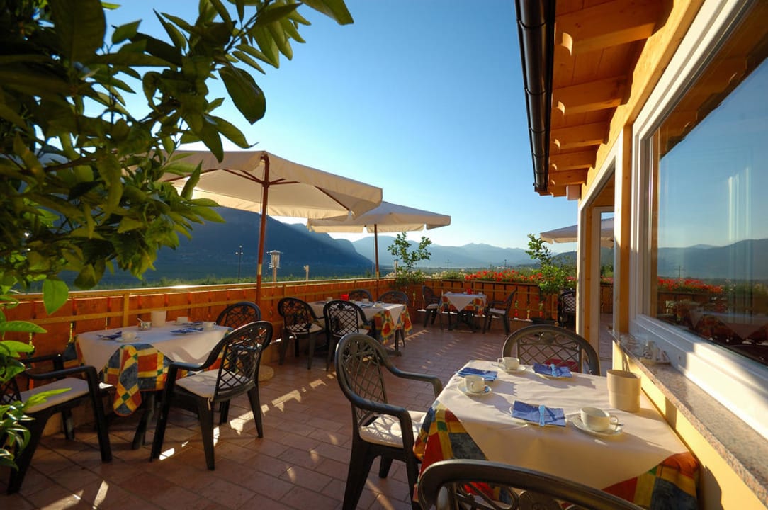 Frühstück auf unserer Sonnenterrasse Hotel & Residence Traubenheim