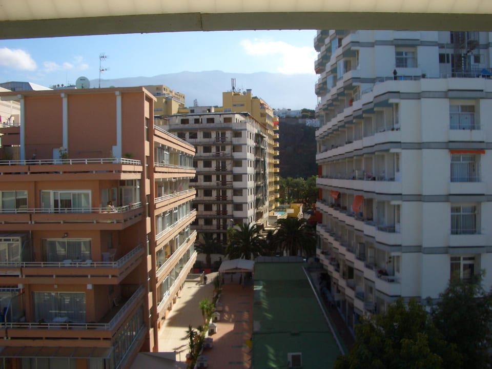 Blick um die Ecke vom Balkon Hotel ValleMar
