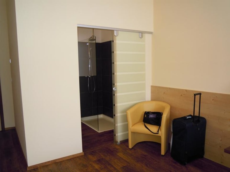 Blick zum Badezimmer Alpenrose