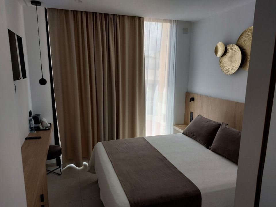 Zimmer M. HOTEL