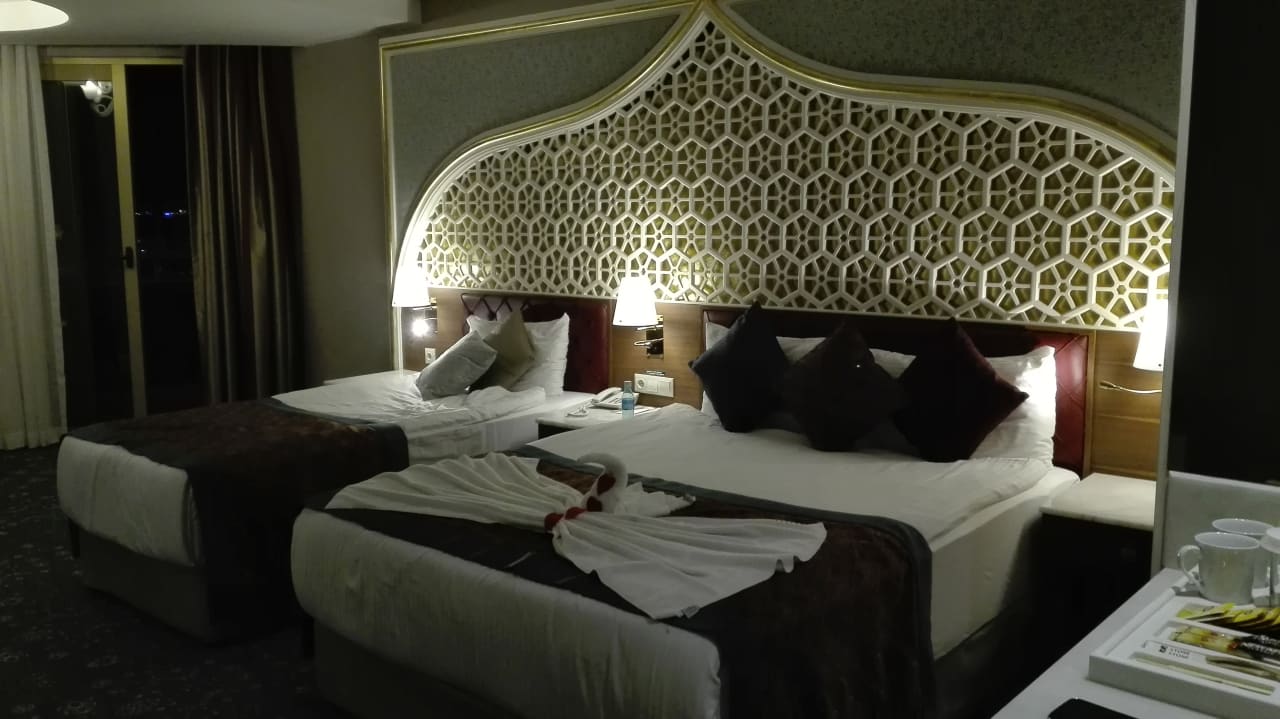 Zimmer Royal Taj Mahal Hotel